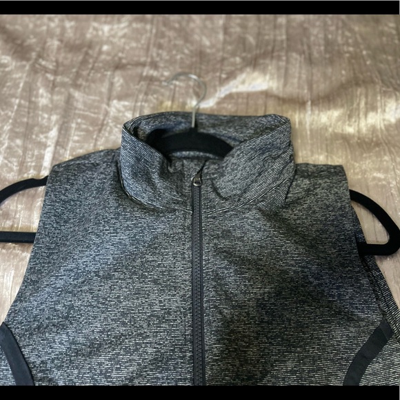 Under Armour Vest Zip Up Jacket, Black & Gray, Size Large - Picture 3 of 7